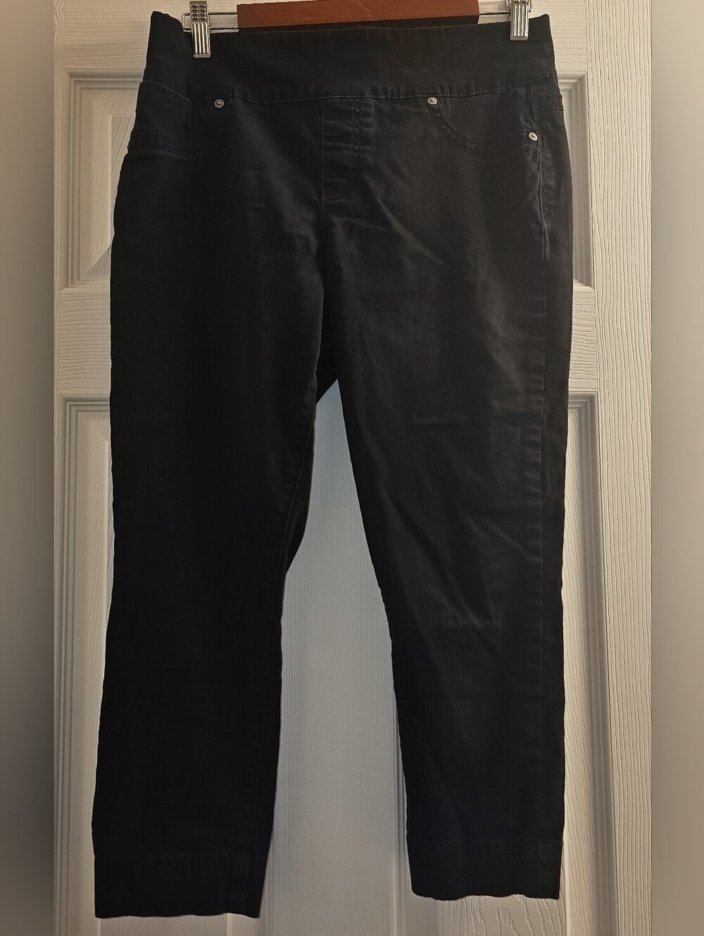 Style & Co black denim petite capri Pants Size Large.